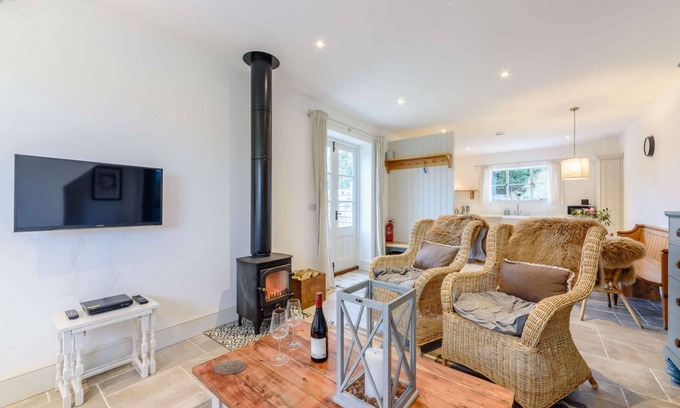 Shipston on Stour Cottage | A stylish, dog friendly, single storey holiday cottage in the Cotswolds with stunning countryside vi