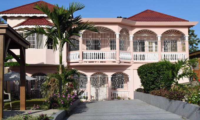 Tower Isle Villa | A superb 2-bedrooms Holiday Apartment, mins away from Ocho Rios vibrant fun