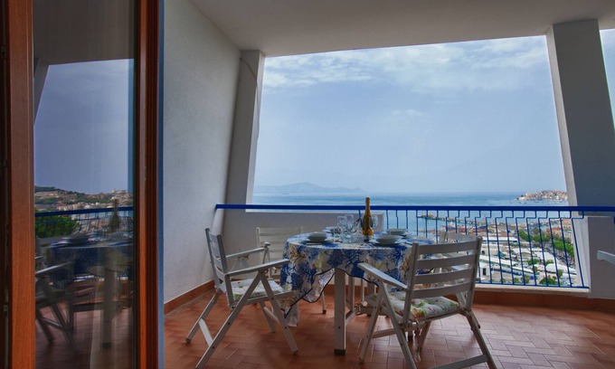 Gaeta Apartment | A terrace overlooking the gulf. Stylishly furnished apartment for relaxing days.