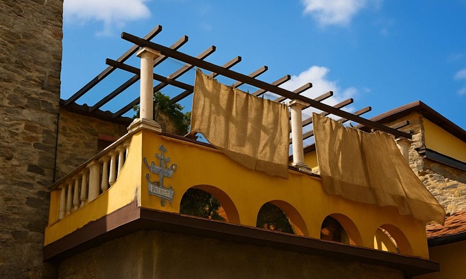 Giucano Apartment | A thirteenth-century fortress one step away from the Cinque Terre