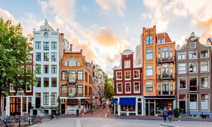 Eastern Docklands Apartment | A Tranquil Haven near Amsterdam Canals