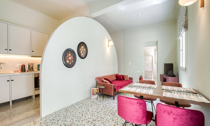 Kerameikos Apartment | A truly Athenian apartment, 5 mins from metro