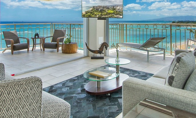 Waikiki Condo | A View to Die for! 3 bedroom 3 bath on the sand at Waikiki Beach