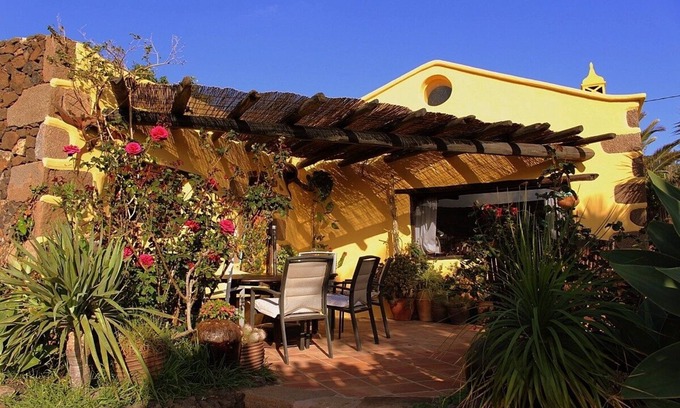 La Asomada House | A whole house for you alone! With sun bed, patio, summer kitchen, lounge, WIFI