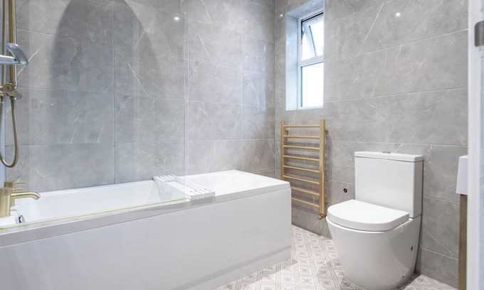 Merton House | A wonderful and spacious house in a charming road