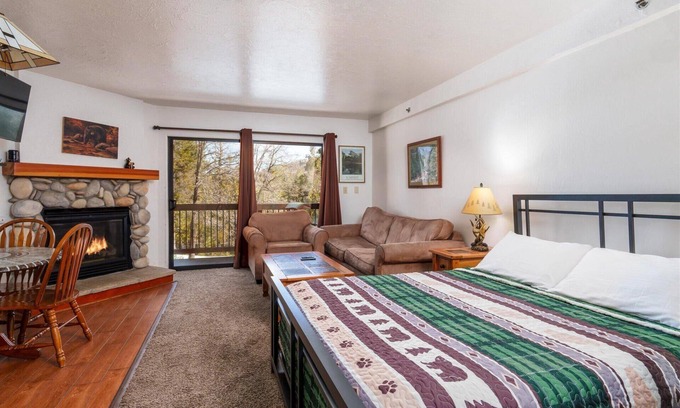 Yosemite West Condo | (A109) Studio Condominiums