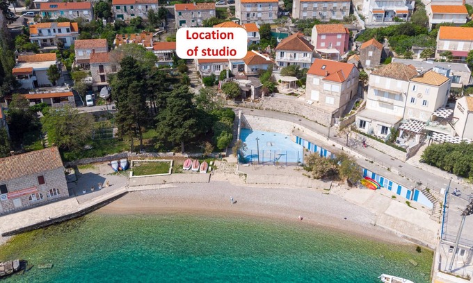 Cove Tri Zala (Zrnovo) Apartment | A2-apartment 50m from the beach with the sea view