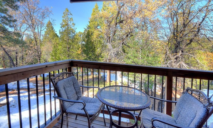 Yosemite West Condo | (A211) Loft Condominiums