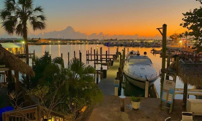 Meadows Condo | "Abaco" Key West 2/2 End Unit Waterfront+Dockage