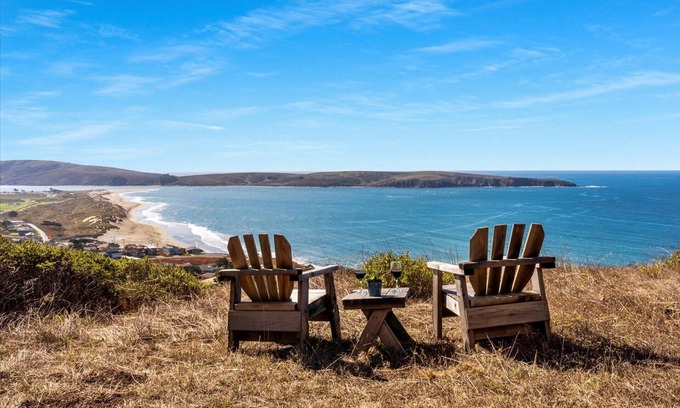 Dillon Beach House | AbaloneAlcove:Classic Beach Home Fun Vibes-HugeViews/HotTub/WiFi/Pup/Pool Tbl