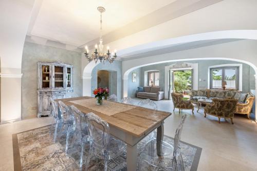 Soiano del Lago Apartment | Abaye I Champagne Charm Adults Only