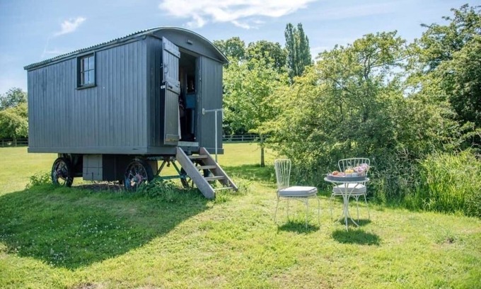 Eye Apartment | Abbey Shepherds Hut, Eye (Air Manage Suffolk)