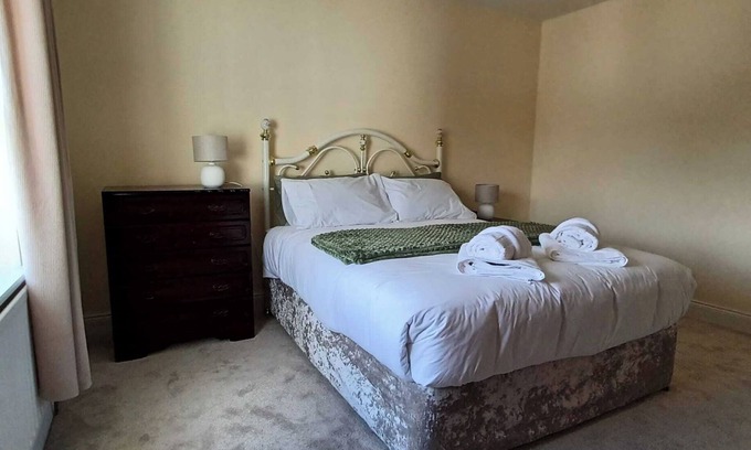 Abbeyfeale House | Abbeyfeale Home - Sleeps 6 - Convenient Location