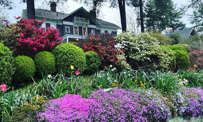 Historic Montford Bed & Breakfast | Abbington Green Bed & Breakfast Inn
