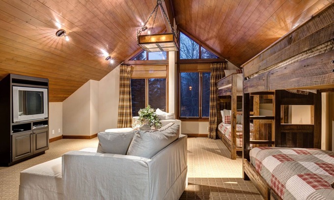 Moose Wilson Road House | Abode in the Pines | Luxury Experience with All the Amenities, Great Location |