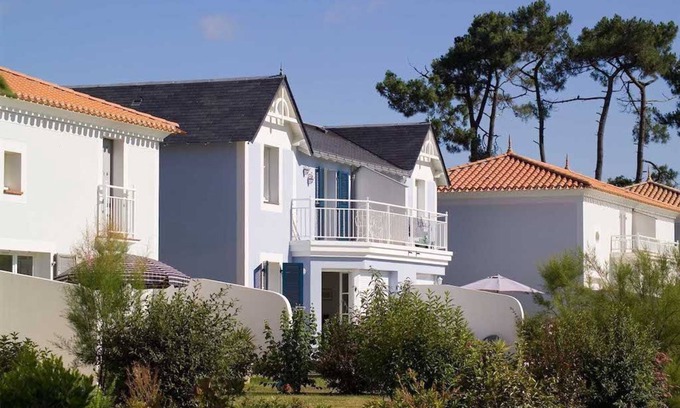 L'Aiguillon-sur-Vie House | Abordable! Maison rustique et cosy avec terrasse | Golf!