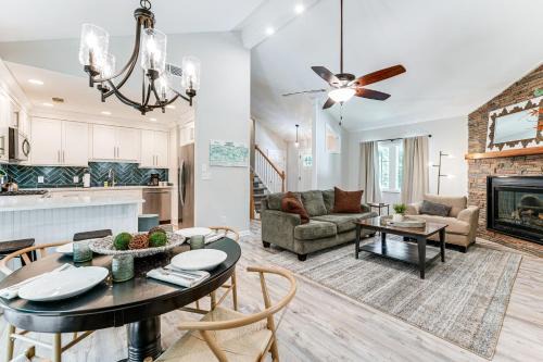 Alpharetta House | about 1 Mi to Dtwn Alpharetta Home with Screened Porch!