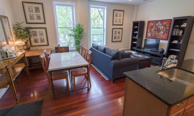 Shaw Apartment | Above Maxwell Wine Bar - Super Central 2Bed 2Bath!