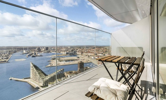 Aarhus C Apartment | Above the clouds on 42nd floor