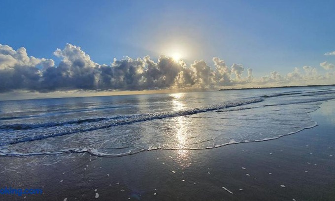 Blacks Beach Apartment | Absolute Beach Front Mackay - Comfort Resort Blue Pacific