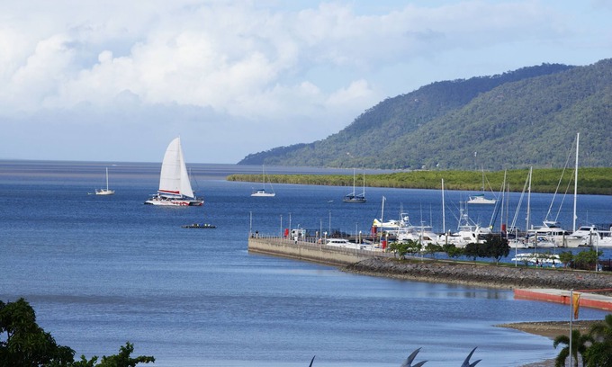 Cairns Central Business District Apartment | ABSOLUTE STUNNING VIEWS IN THE CITY