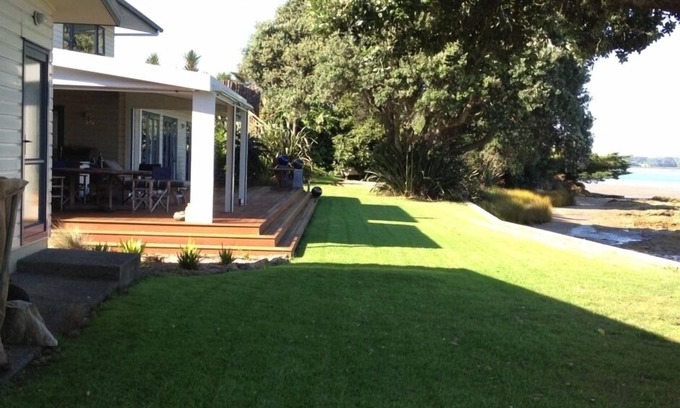 Clarks Beach Apartment | Absolute Waterfront Serenity- with small kitchen - only 1 hour from Auckland