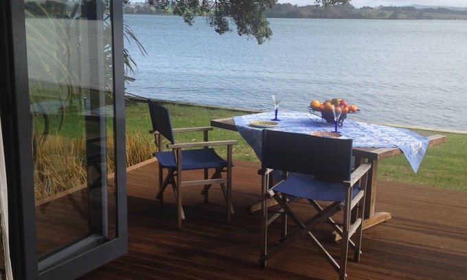 Clarks Beach Apartment | Absolute Waterside Serenity with full kitchen - only 1 hour from Auckland