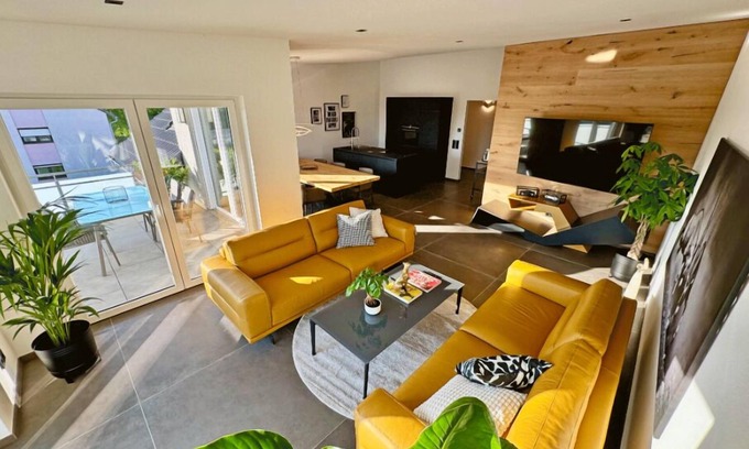 Auenstein Apartment | Abstatt Deluxe Loft with spa bath, designer kitchen, balcony, elevator & private parking space