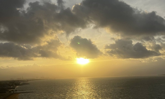 Portmore Apartment | AC, WiFi, cable & 24/7 security, Pool, beachfront, views of Kingston harbor.