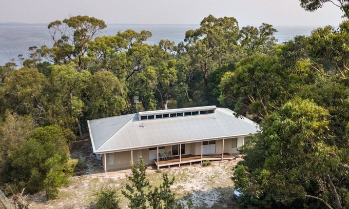 Forge Creek House | Acacia - Quiet, relaxing holiday house on Lake Victoria with your own beach
