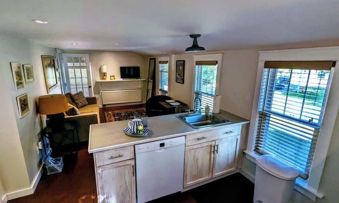 Southwest Harbor Apartment | Acadia Park Suites #2, SW Harbor, close to Hiking and Bar Harbor