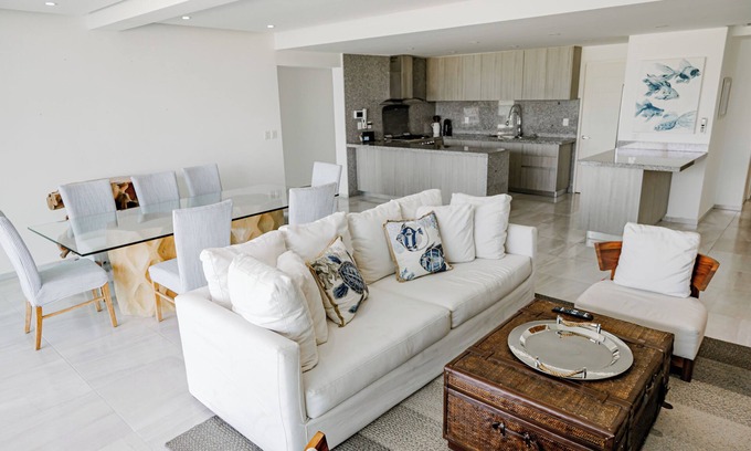 Playa Diamante Apartment | ACAPULCO RESIDENCES WITH GOLF VIEWS