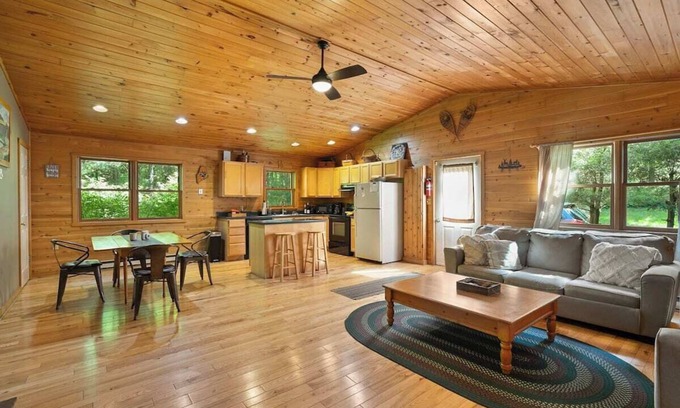 North Glade Hills Cabin | Access Lake from Cozy Seclusion- 3 Acres, Private Trail, Canoe - Sleeps 6-8
