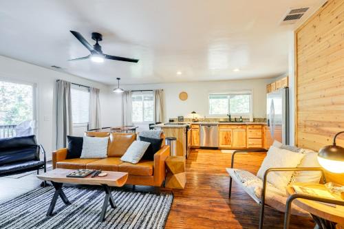 Groveland House | Access to Pine Mountain Lake Family Cabin with Deck