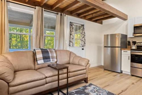 Hendersonville House | Accessible 1BR Cottage with Firepit Near Trails
