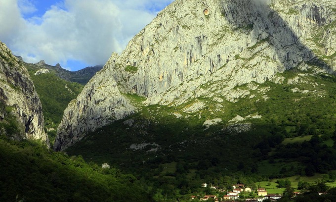 Taranes Apartment | Accommodation in the mountains. Jacuzzi. Picos de Europa. Asturias. Cangas de Onis.