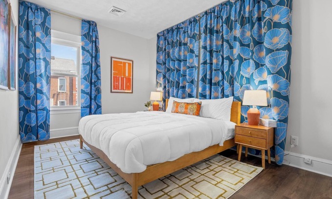 Westside Norwich Apartment | Ace|King Suite-3 King Beds-1.8 Mi. To Mohegan