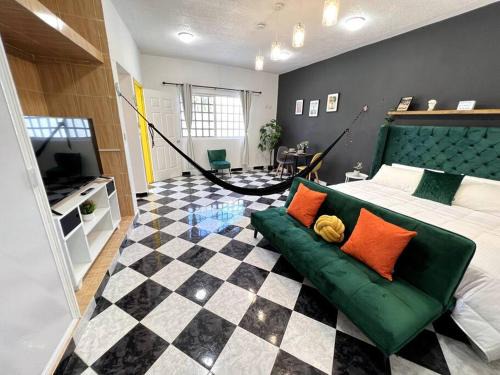 Merida Apartment | Acogedor y colorido estudio con cama King Size