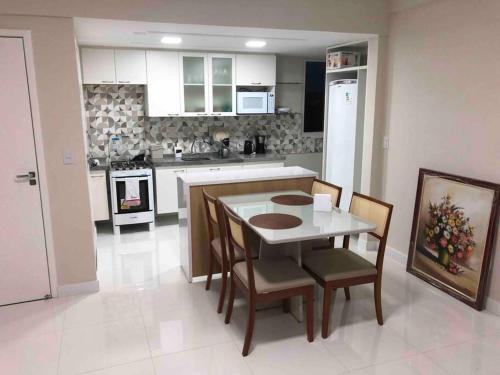 Salinas Apartment | Aconchegante-novo, moderno-familiar, fácil acesso