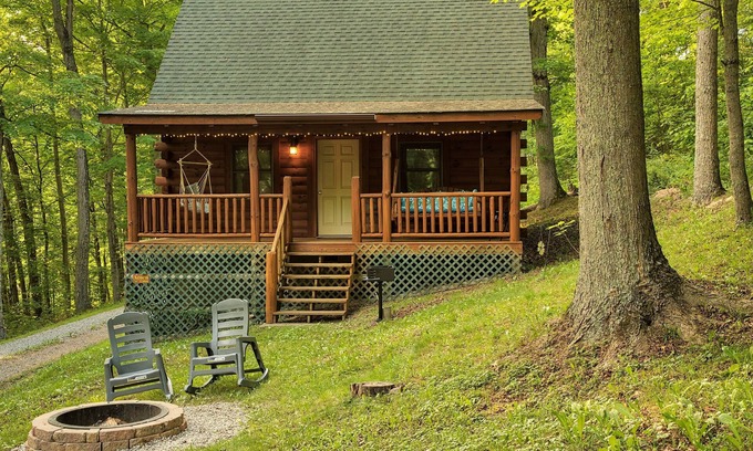 New Plymouth Cabin | Acorn Cabin near Ash Cave