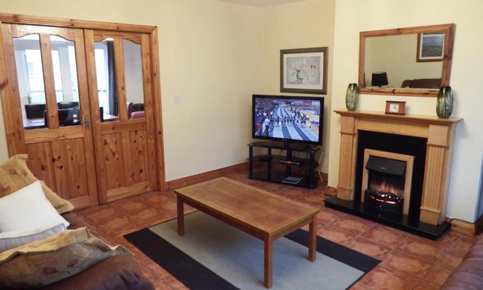 Killarney House | Acorn Lodge - Deluxe 3 Bedroom House in Killarney Holiday Village