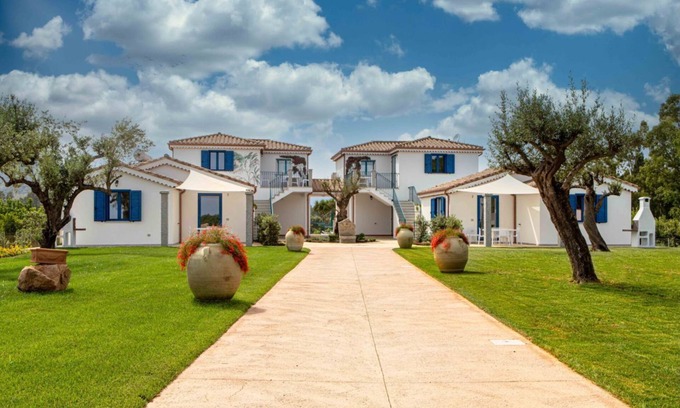 Cardedu Apartment | Acquamarina n.3 in residence with swimming pool just 50m from the sea.