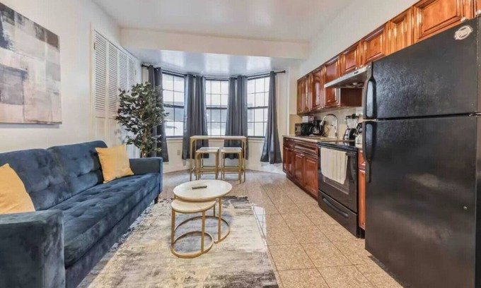 Center City Apartment | Across from Convention Center | Sleeps 6 | 3F