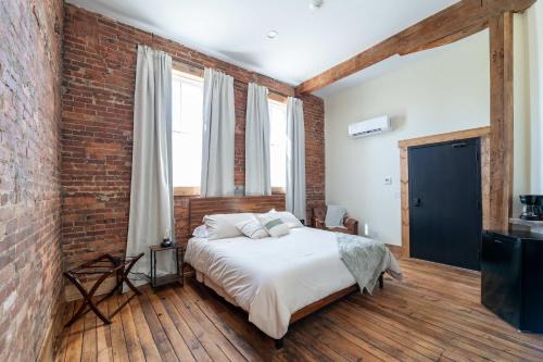 Versailles Hotel | ADA Suite - Room 6