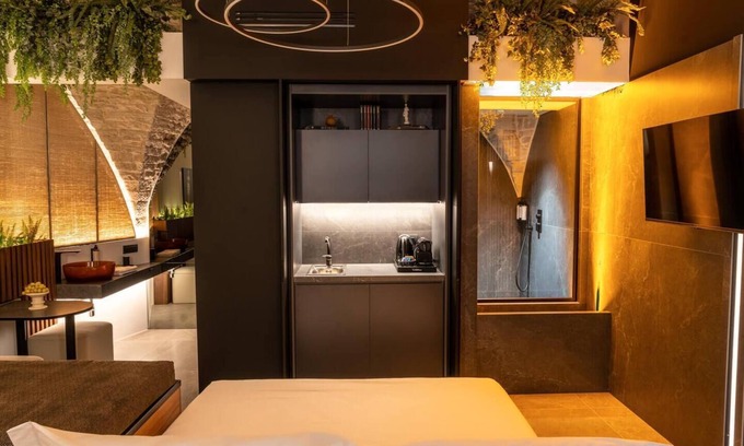 Giovinazzo Apartment | Adalina Luxury Suite, Giovinazzo, Luxury Suite with an in-cave Spa Bath