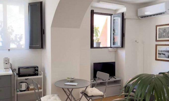 Old Town Apartment | Addi Aus Mono Apartment within walking distance of the Cathedral
