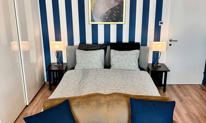 Rudolfsheim-Funfhaus Apartment | Adele Blue Danube (10 min to Center direct above Subway)