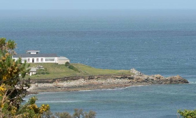 Digulleville Apartment | Adjoining studio at semaphore with internet and parking, pets allowed