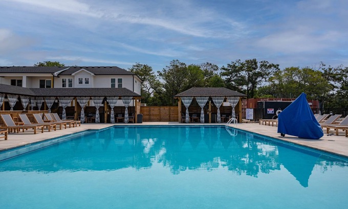 Corolla Light House | Admiral's Abode - Fully Loaded! Walk to the beach, Dogs ok!, Huge SW Pool!