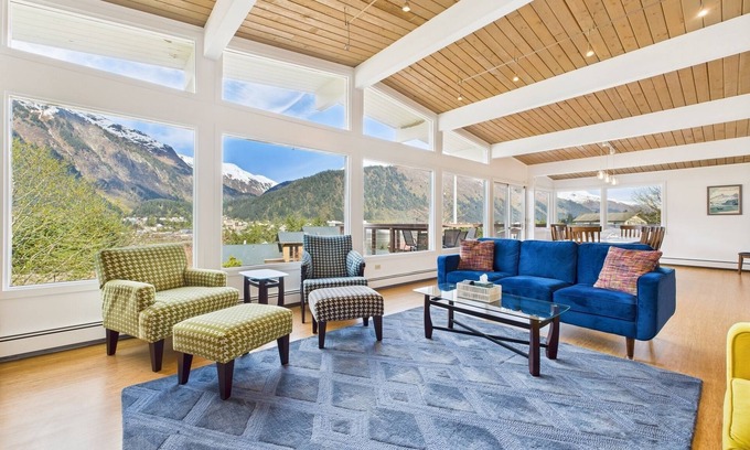 West Juneau House | Admiral’s View | Panoramic Views, Family Friendly